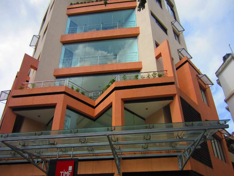 Отель Treebo Trend Time Square Marine Drive Коччи Экстерьер фото